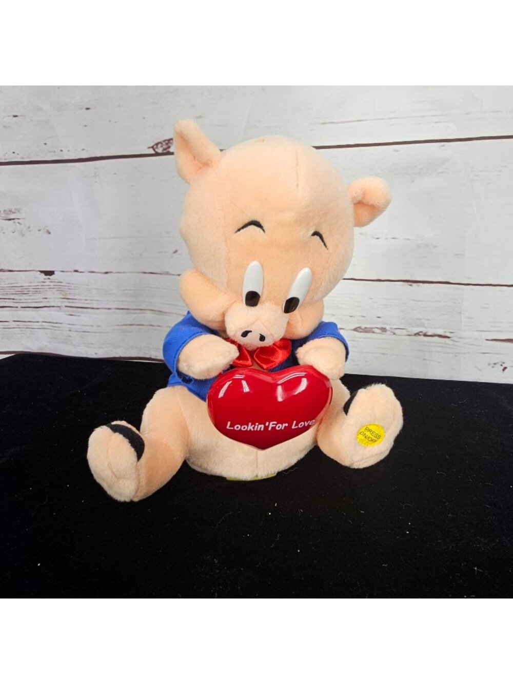 Looney Tunes Porky Pig "Lookin For Love" Animated Plush Toy Valentine Heart Gemm